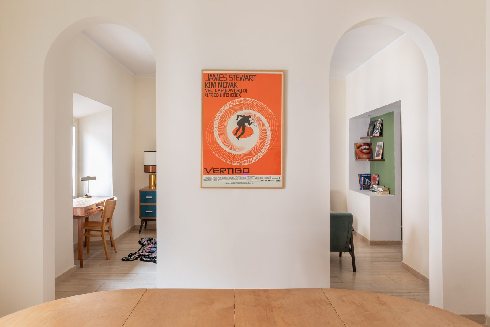 Casa Arto — soggiorno con archi